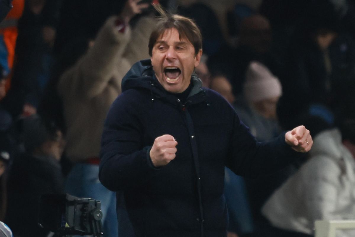 Colpo di scena Napoli, l’annuncio è una manna: Conte gongola Colpo di scena Napoli, l’annuncio è una manna: Conte gongola