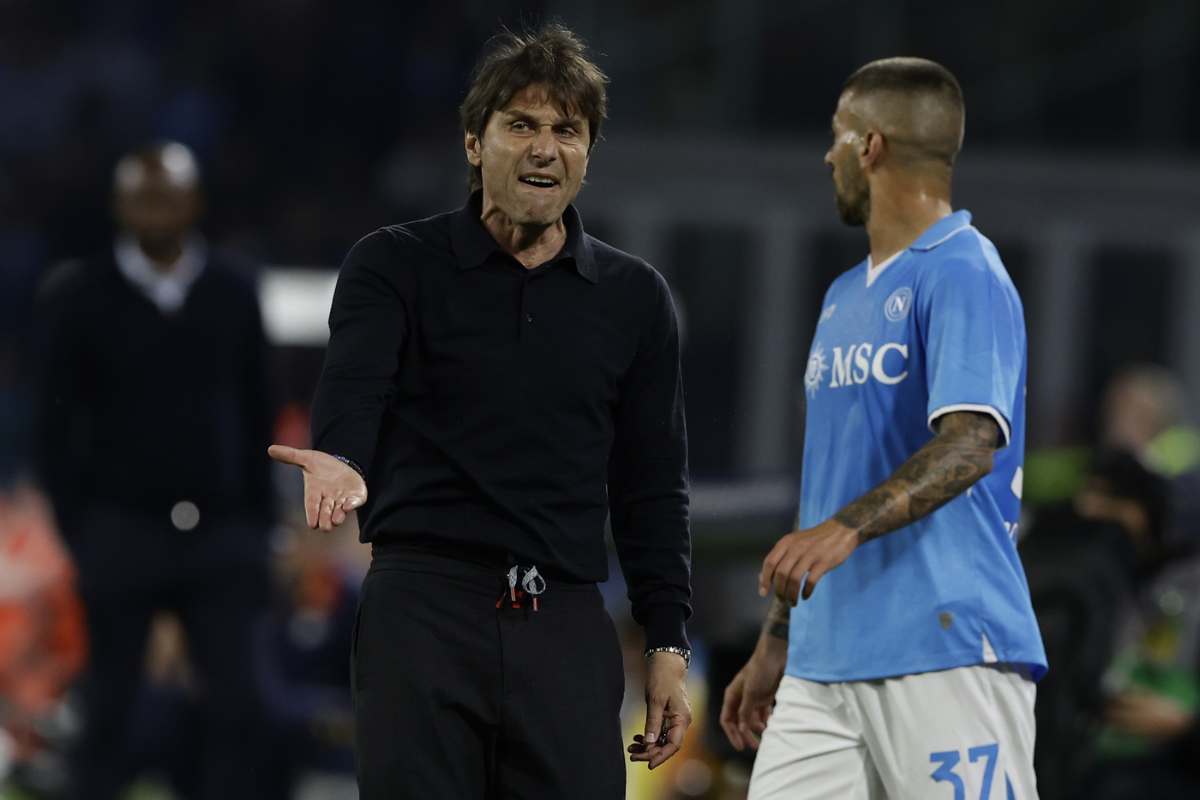 Conte urla a bordocampo