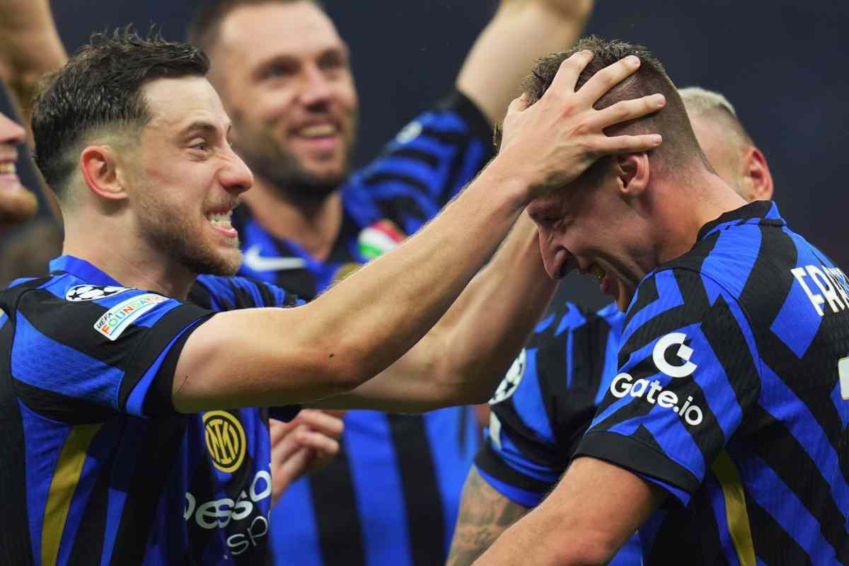 Giocatori Inter festeggiano il gol di Frattesi