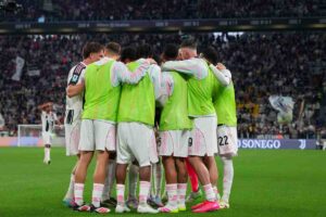 Giocatori Juve in cerchio