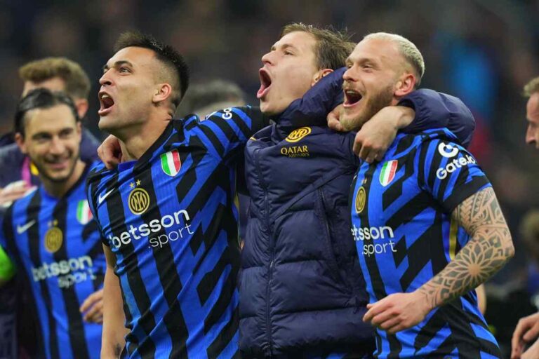 Lautaro Martinez esulta con Barella e Dimarco