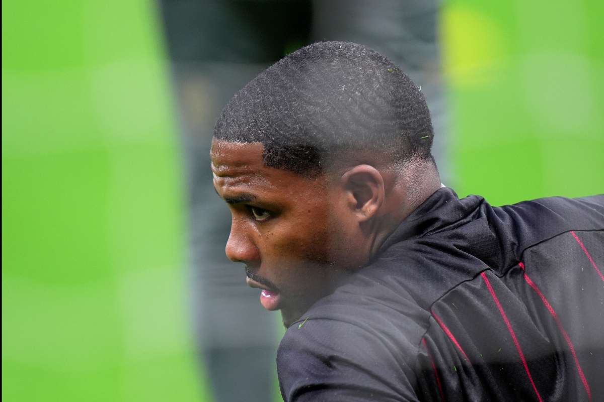Addio Maignan e nuovo portiere: il Milan sfida le big Addio Maignan e nuovo portiere: il Milan sfida le big
