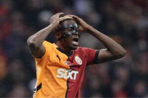 Osimhen si dispera dopo un gol mancato
