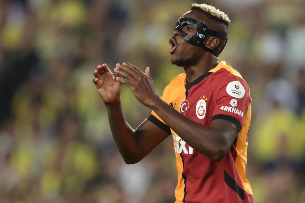 Osimhen di dispera dopo un gol sbagliato