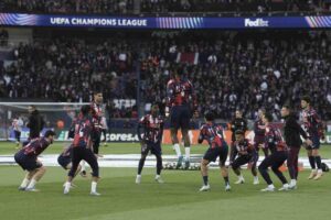 Giocatori PSG durante il riscaldamento