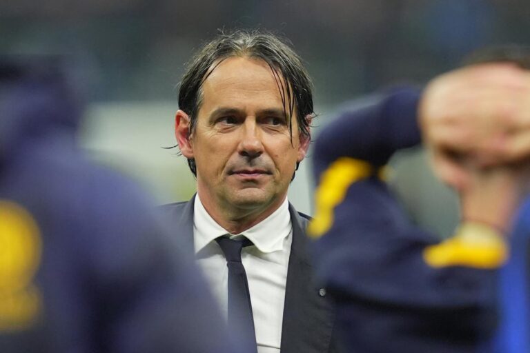 Simone Inzaghi sogghigna