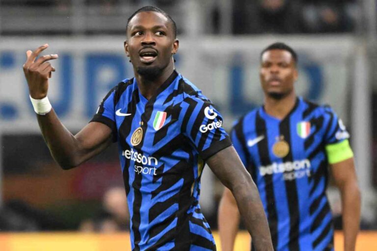 Thuram festeggia dopo un gol con la maglia dell'Inter