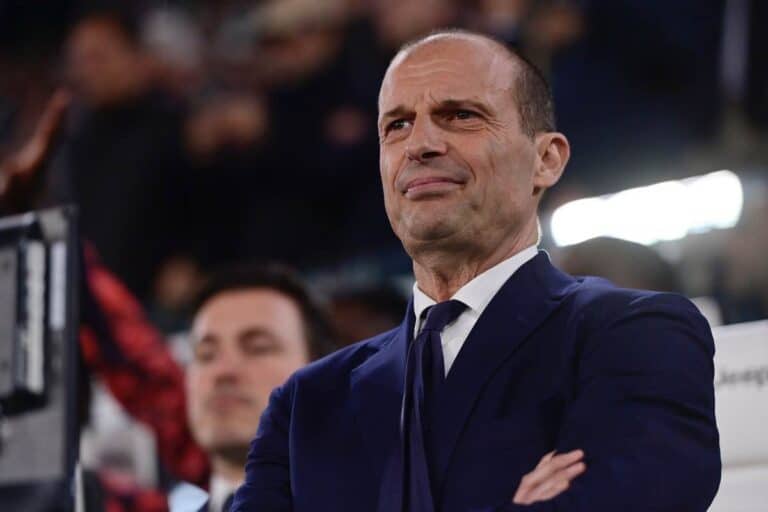 Allegri osserva a braccia conserte