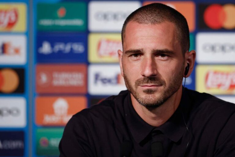 Bonucci durante una conferenza stampa ai tempi della Juventus