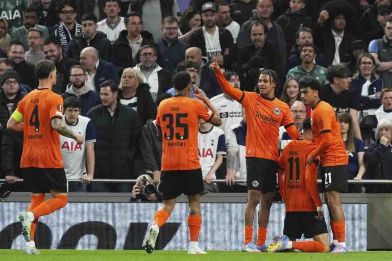 Hugo Ekitike esultanza