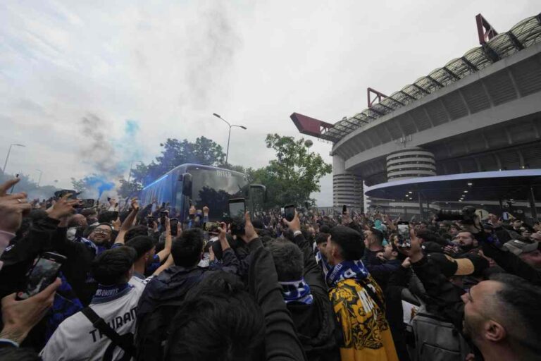 Tifosi dell'Inter in gruppo