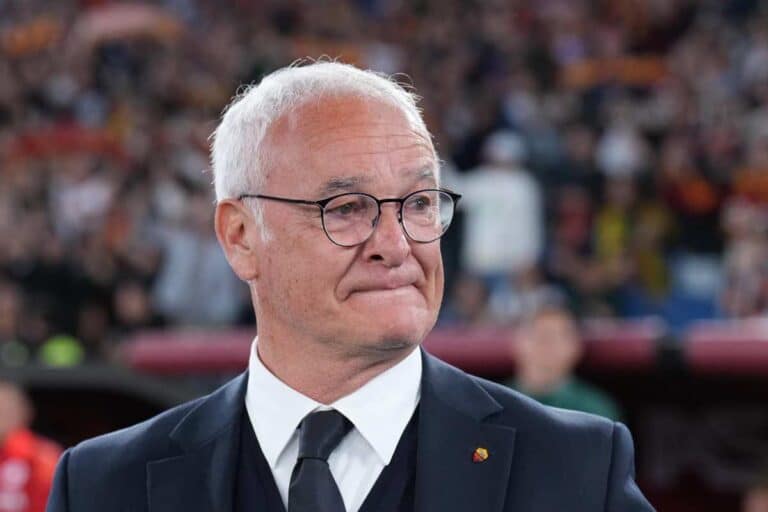 Claudio Ranieri osserva preoccupato
