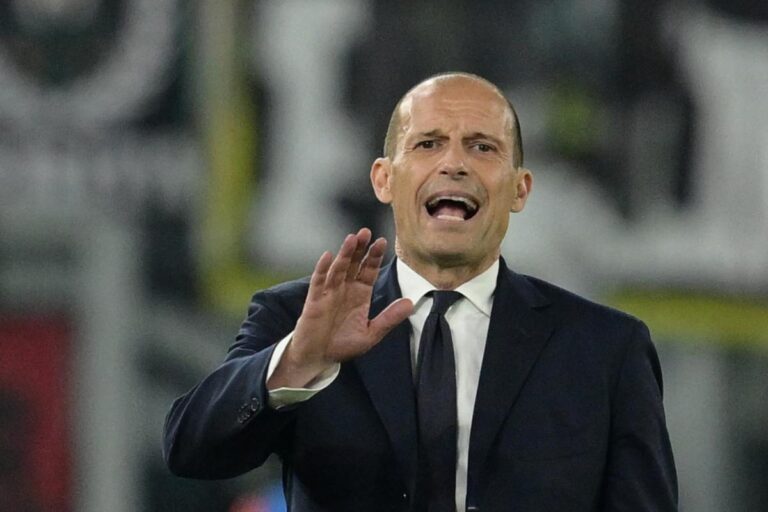 Allegri che dà indicazioni