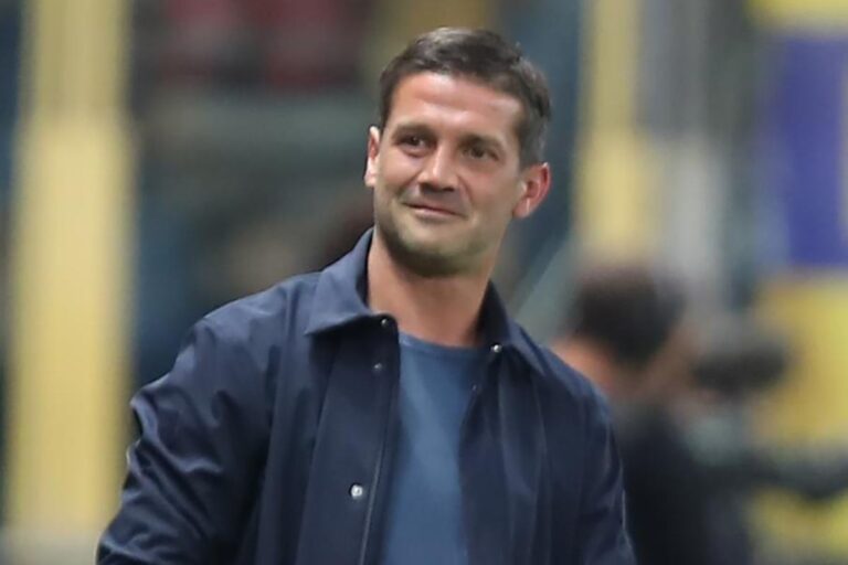 Chivu sorridente