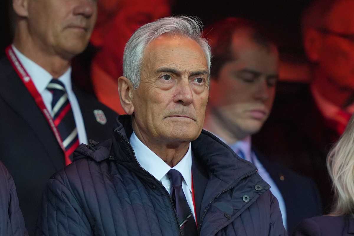 Gravina in tribuna, senza parole