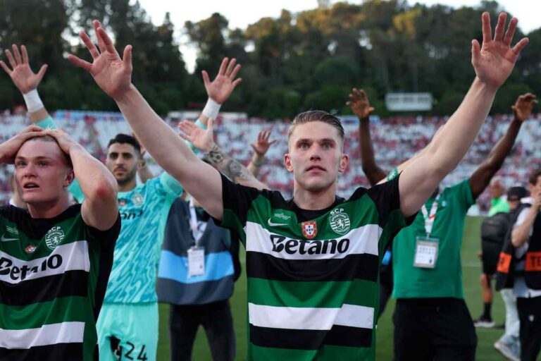 Gyokeres esulta per il titolo con lo Sporting