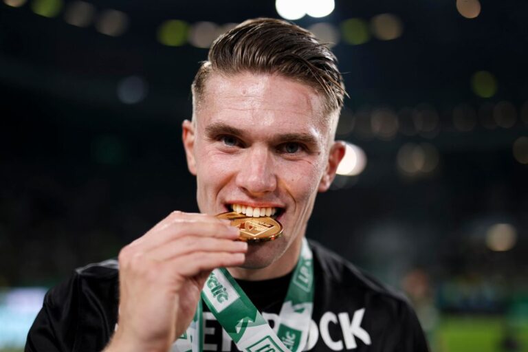 Gyokeres con la medaglia