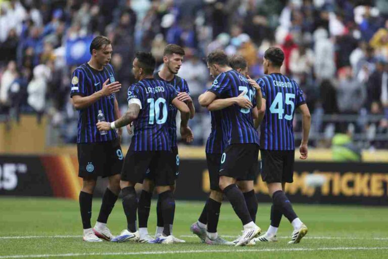 I giocatori dell'Inter esultano