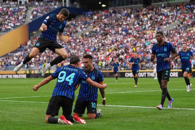 Giocatori dell'Inter festeggiano