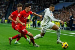 Juanlu Sanchez con Mbappé