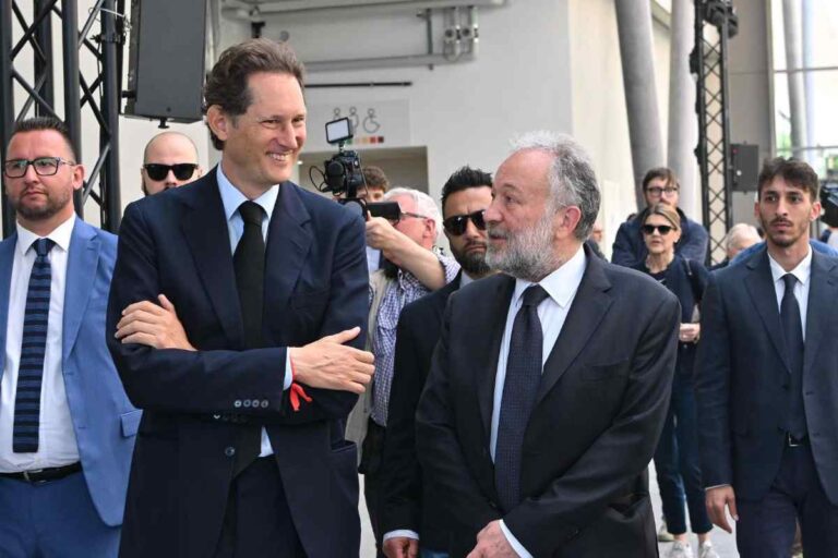 Juventus: Elkann e Ferrero sorridono