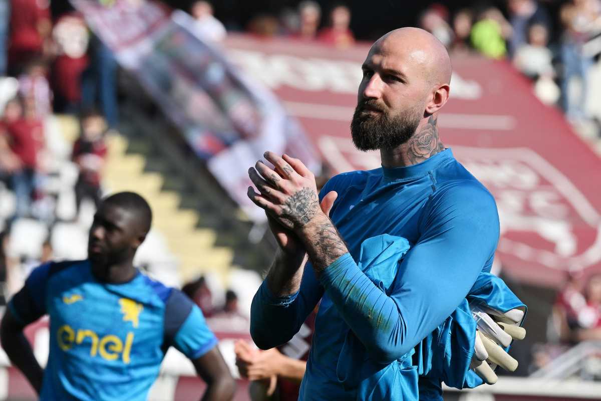 Milinkovic-Savic applaude 