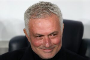 Mourinho sorride