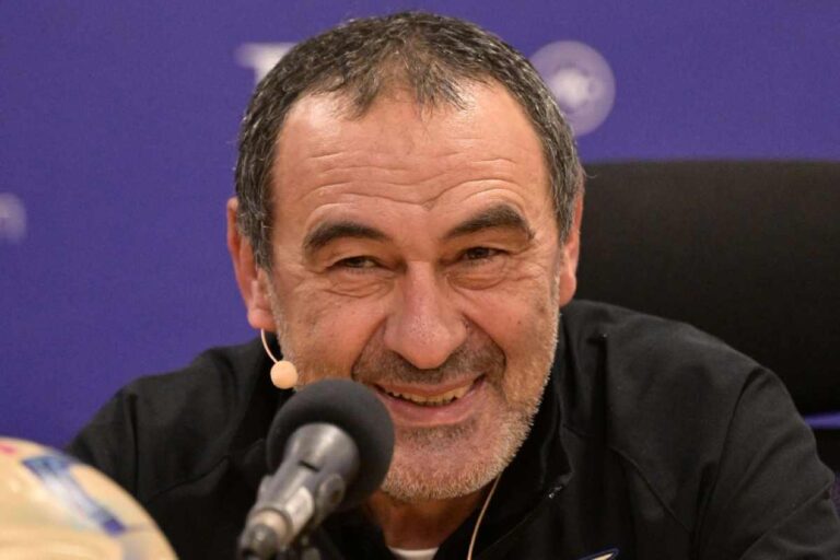 Sarri sorridente con la Lazio