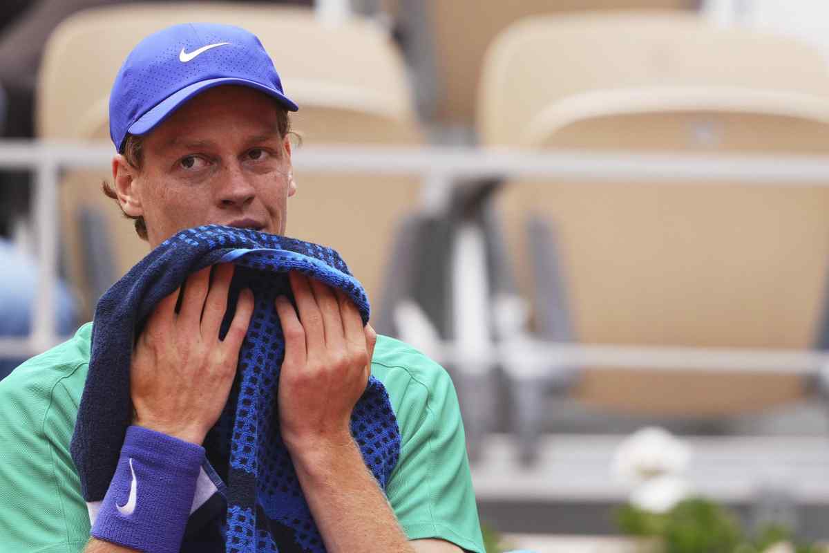 Sinner Djokovic, bufera prima del match: il post social fa esplodere i tifosi Sinner Djokovic, bufera prima del match: il post social fa esplodere i tifosi