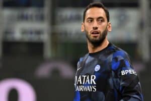Calhanoglu nel riscaldamento