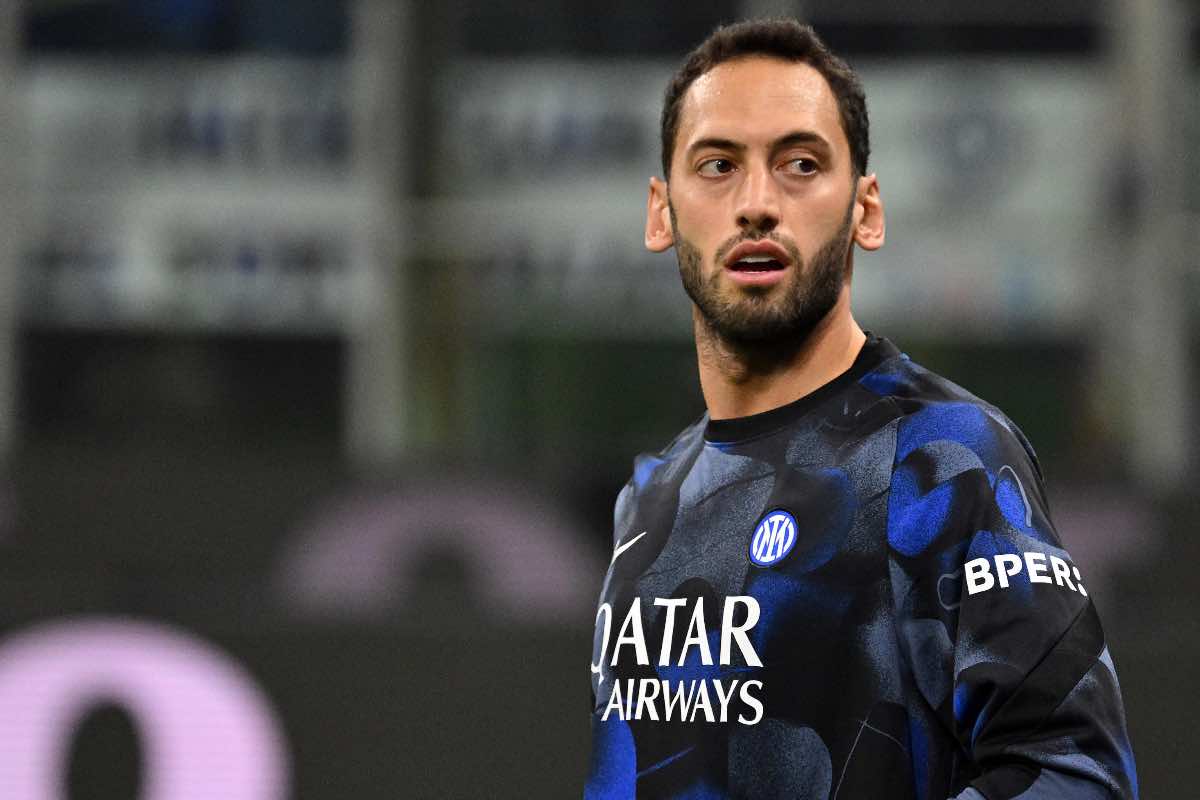 Calhanoglu mette l’Inter alle strette: l’annuncio che spiazza i tifosi Calhanoglu mette l’Inter alle strette: l’annuncio che spiazza i tifosi