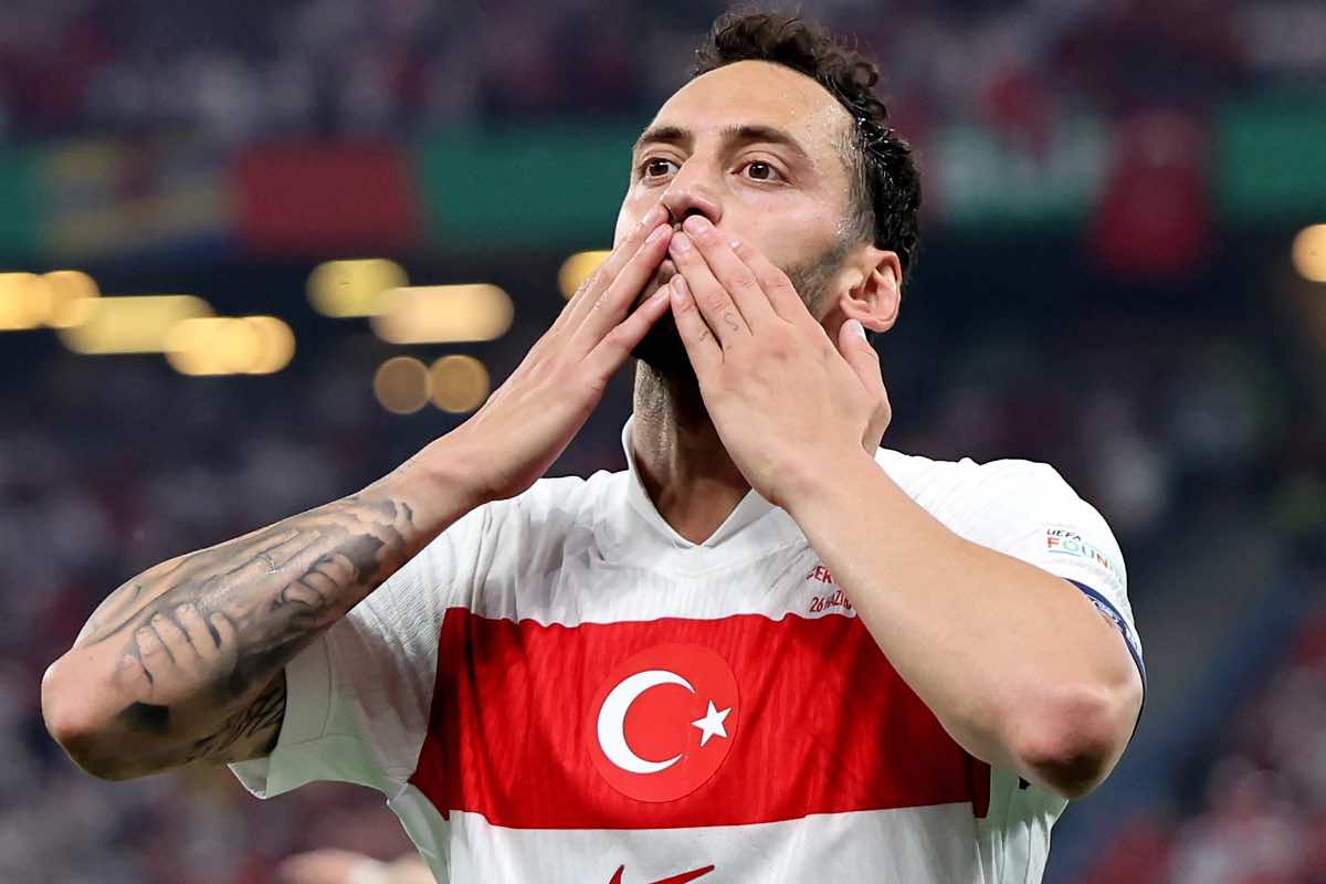 Calhanoglu con la maglia della Turchia