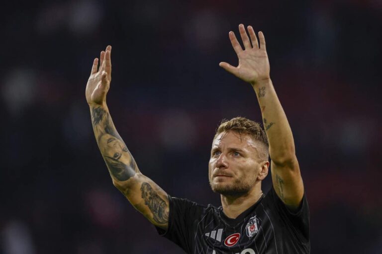 Immobile saluta i tifosi a fine partita