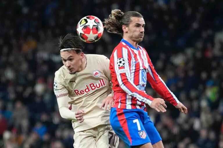 Dedic durante un contrasto aereo con Griezmann