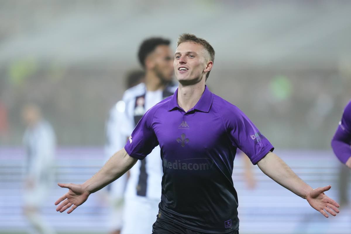 Albert Gudmundsson esula dopo un gol