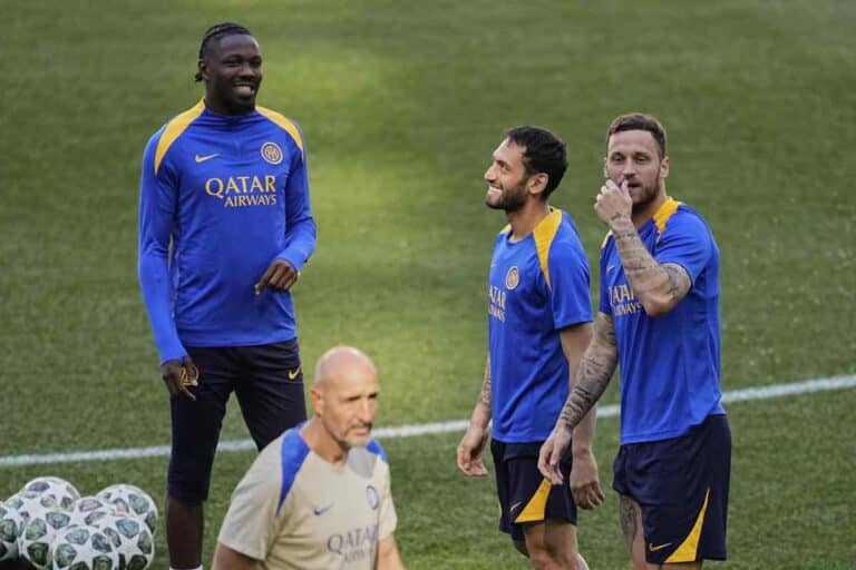 Thuram, Calhanoglu e Arnautovic in campo