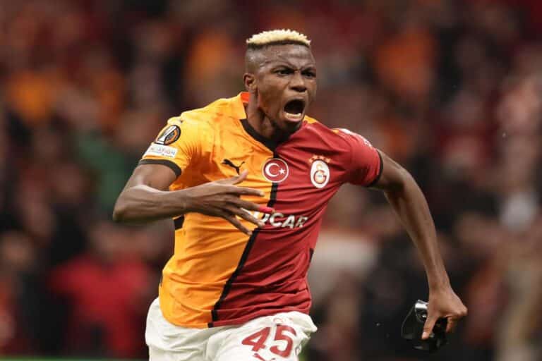 Victor Osimhen esulta con la maglia del Galatasaray