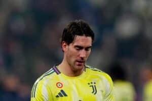 Vlahovic con la testa bassa