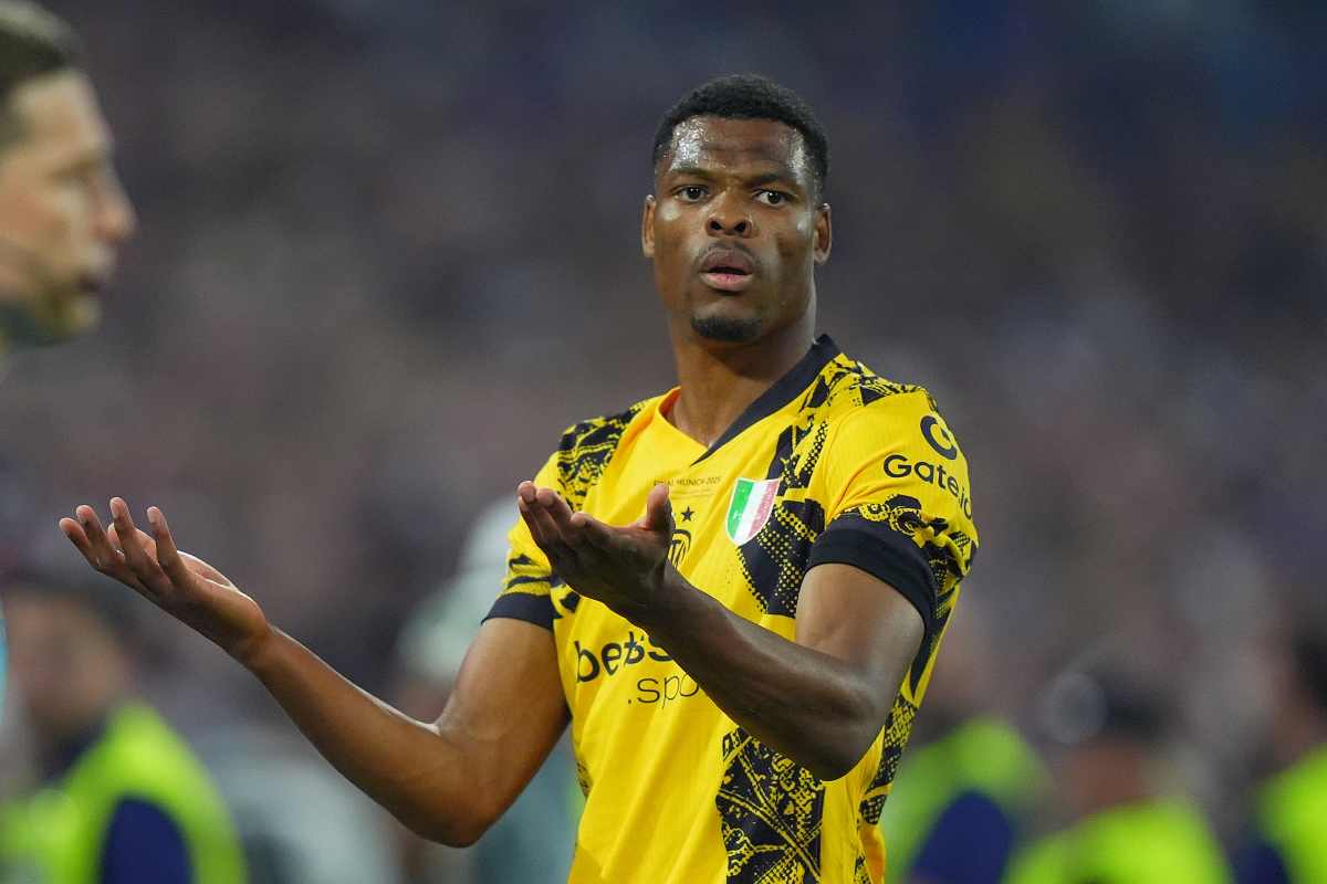 Addio Dumfries, l’Inter trema: ma la minaccia non viene da Barcellona Addio Dumfries, l’Inter trema: ma la minaccia non viene da Barcellona