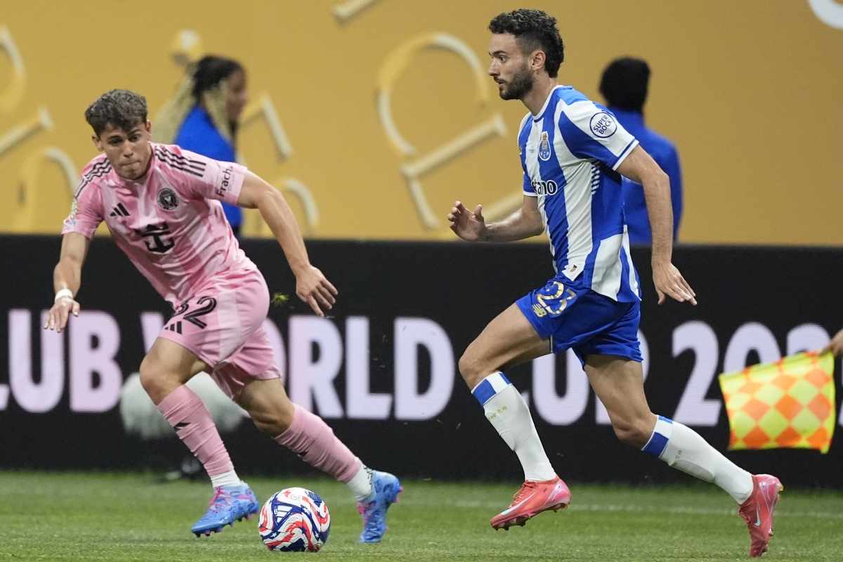 Triplo colpo Juve e affare con lo scambio: è subito polemica su Comolli! Triplo colpo Juve e affare con lo scambio: è subito polemica su Comolli!