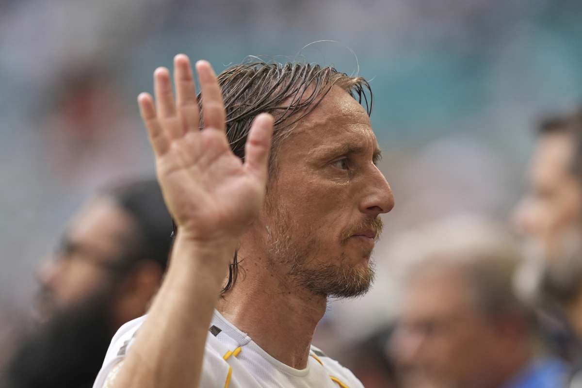 Modric saluta