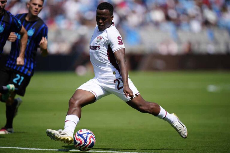 Arias con la maglia della Fluminense