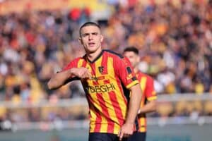 Krstovic esulta dopo un gol