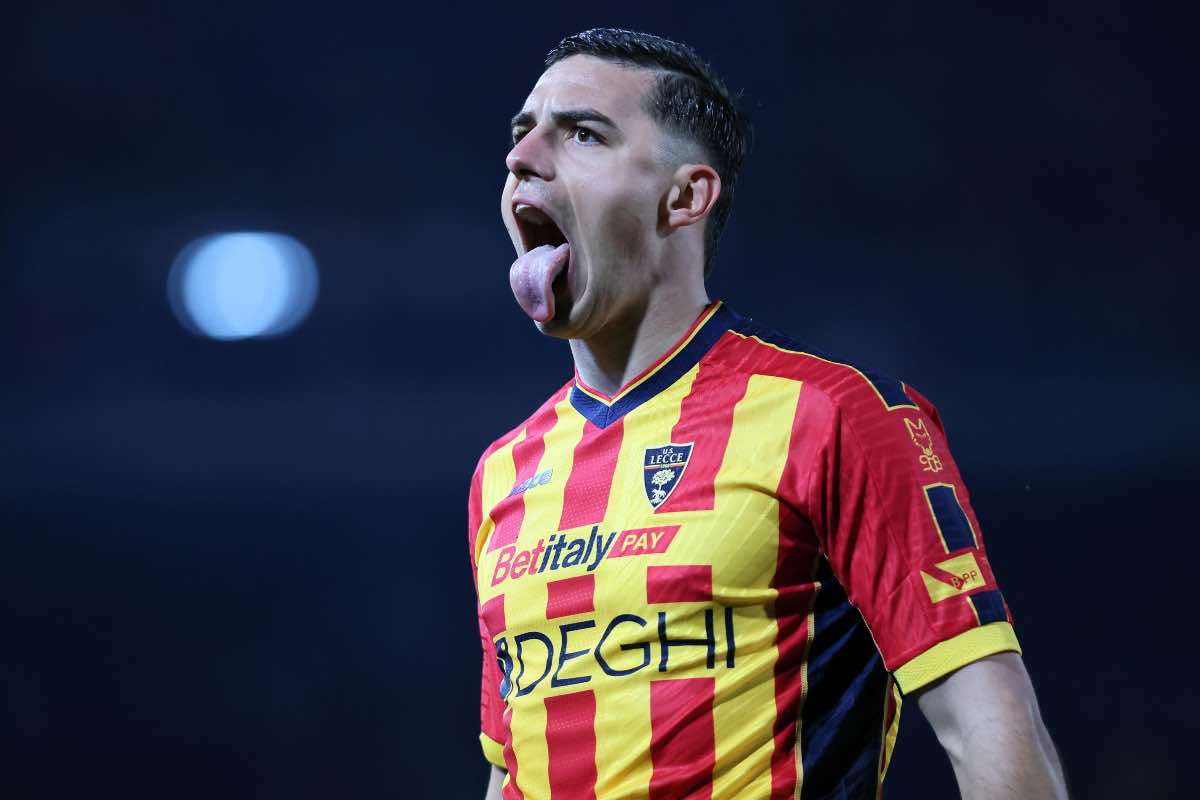 Nikola Krstovic esulta con la maglia del Lecce