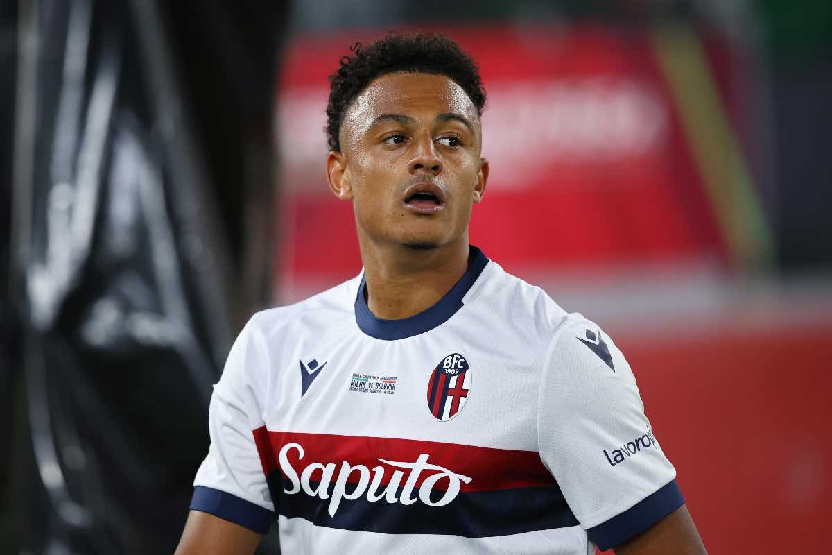 Dan Ndoye con la maglia del Bologna