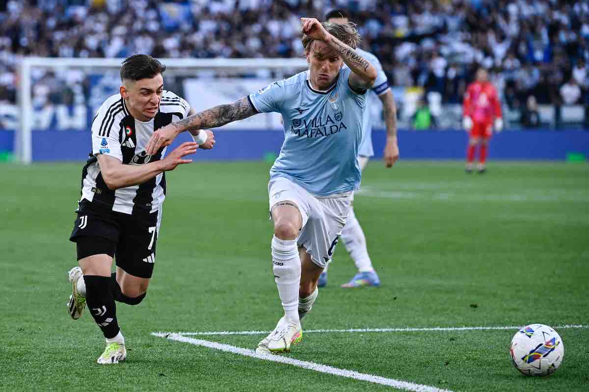 Rovella con la maglia della Lazio
