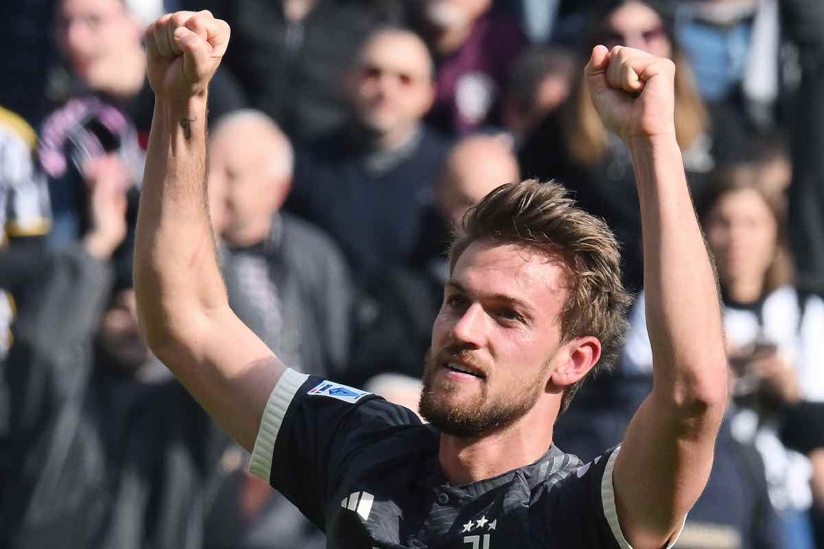 Rugani esulta con la maglia della Juventus