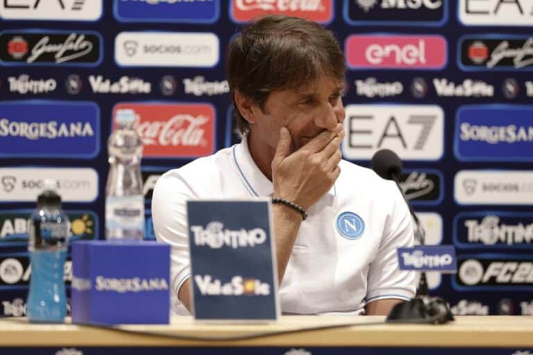 Conte sorride