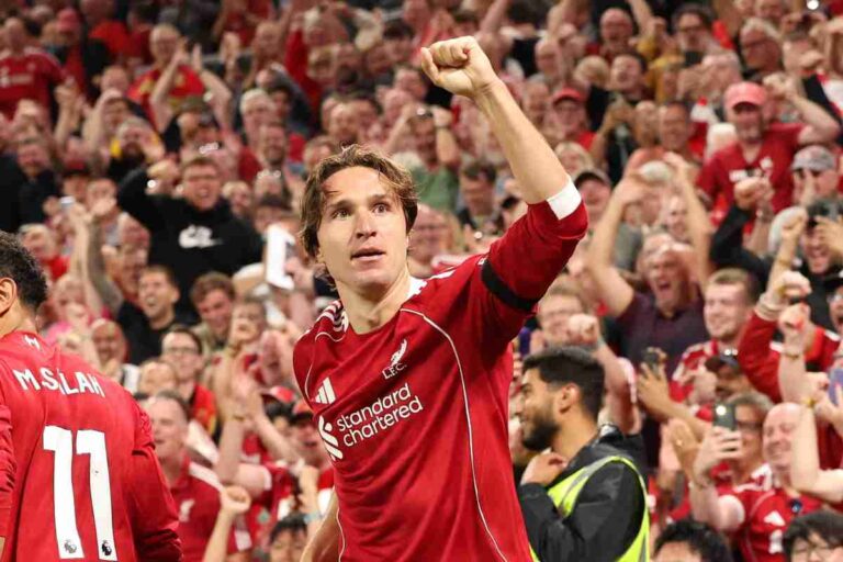 Chiesa esulta al gol contro il Bournemouth