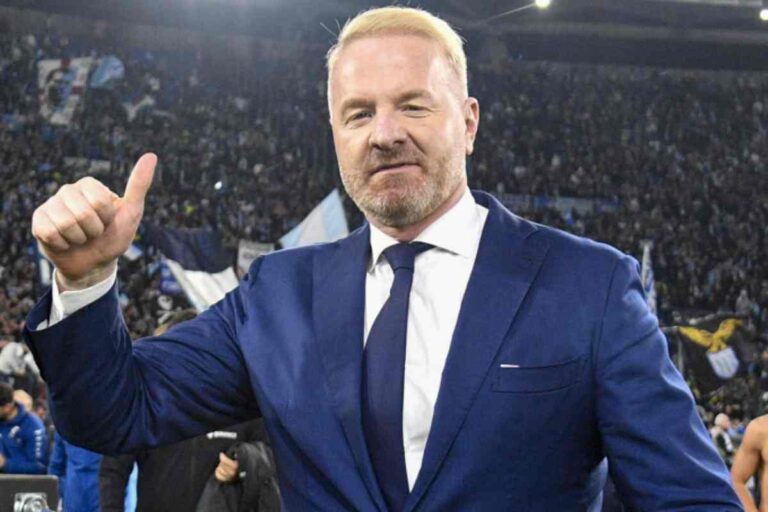 Tare fa segno dell'ok con la mano